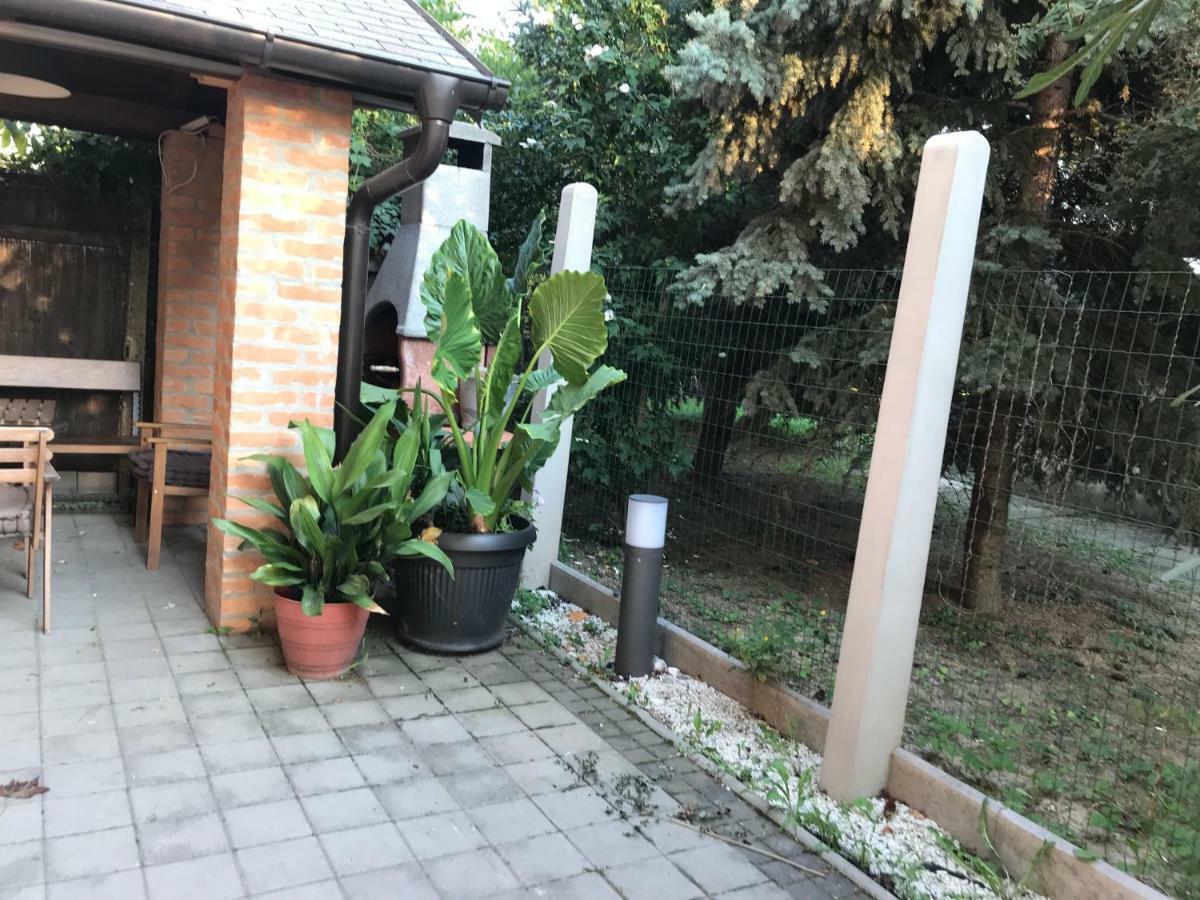 Studio Apartman Park Galerija Apartment Осиек Екстериор снимка